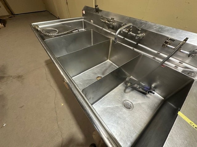 AMERICAN DELPHI INC HEAVY DUTY COMMERCIAL STAINLESS STEEL 3 COMPARTMENT SINKS WASHING TABLE ON LEGS - Bargains R Ours - #collection_name#