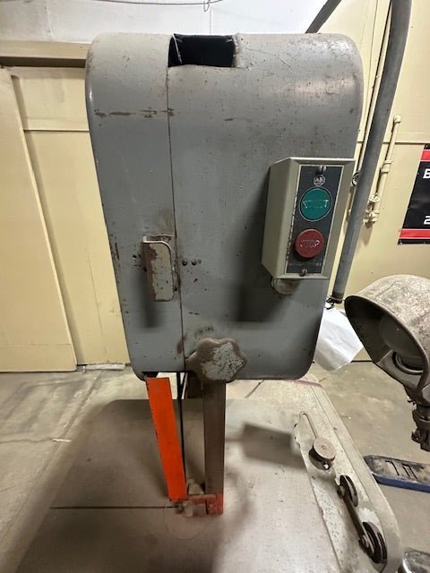 DOALL VERTICAL BAND SAW MODEL 3012 - U 24 X 24 TABLE - Bargains R Ours - #collection_name#