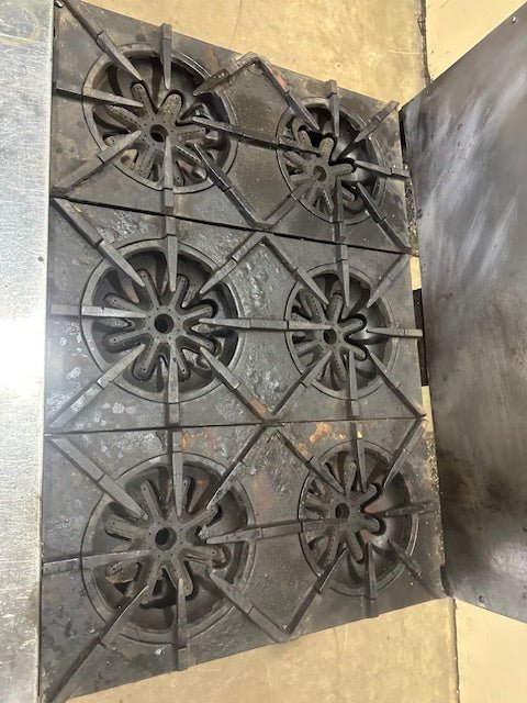 "GARLAND" 6 BURNERS STOVE RANGE WITH OVEN AND BACK SPLASH GUARDS(NATURAL GAS) - Bargains R Ours - #collection_name#