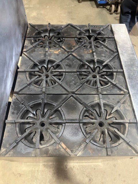 "GARLAND" 6 BURNERS STOVE RANGE WITH OVEN AND BACK SPLASH GUARDS(NATURAL GAS) - Bargains R Ours - #collection_name#