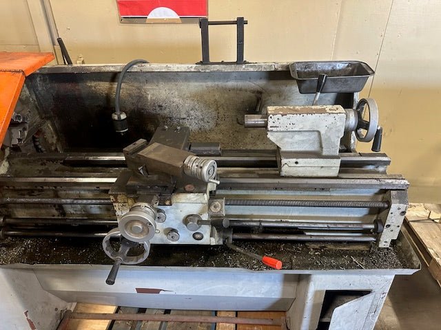 GEARED HEAD ENGINE LATHE 4 TOOTH JAW CHUNK 13" X 40" MAX SPINDLE SPEED 2000 RPM - Bargains R Ours - #collection_name#