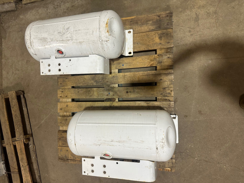 **LOT OF 2** SMPC HORIZONTAL RV PERMANENT FRAME MOUNT PROPANE TANK 12.2 GALLON - Bargains R Ours - #collection_name#