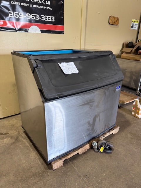 "MANITOWOC" LARGE ICE BIN ON CASTERS - Bargains R Ours - #collection_name#