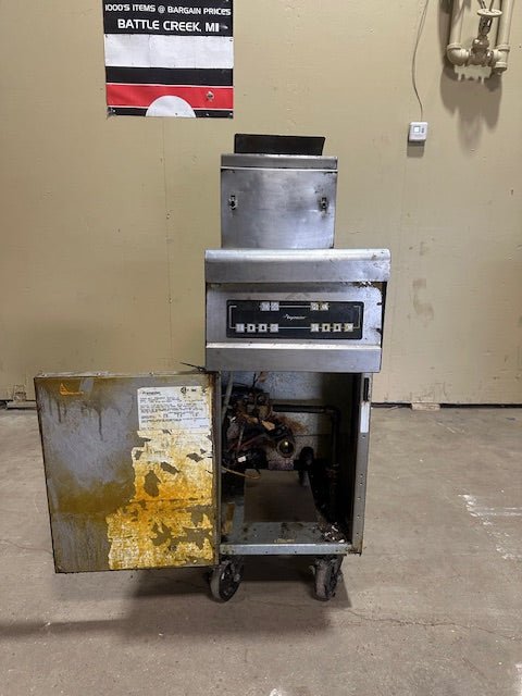 ***MECHANIC SPECIAL*** FRYMASTER HEAVY DUTY COMMERCIAL NATURAL GAS FRYER WITH DIGITAL READ OUT - UNCLEANED - Bargains R Ours - #collection_name#