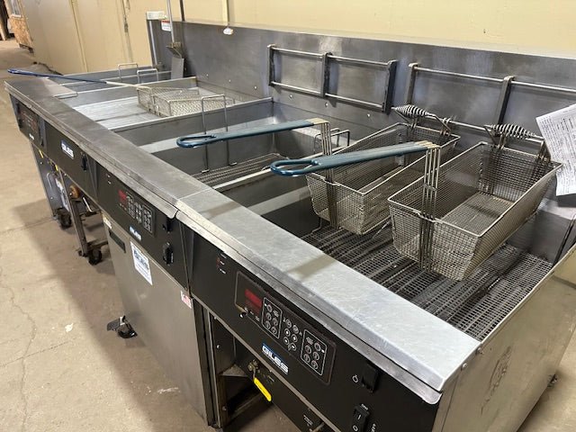 ***MECHANIC SPECIAL*** GILES HEAVY DUTY COMMERCIAL STAINLESS STEEL ELECTRIC FRYER WITH BASKETS AND SCOOP AUTOMATIC LIFT - Bargains R Ours - #collection_name#