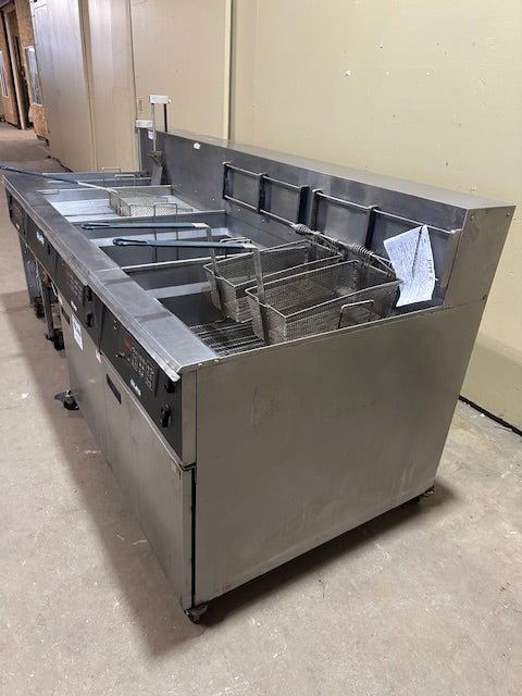 ***MECHANIC SPECIAL*** GILES HEAVY DUTY COMMERCIAL STAINLESS STEEL ELECTRIC FRYER WITH BASKETS AND SCOOP AUTOMATIC LIFT - Bargains R Ours - #collection_name#