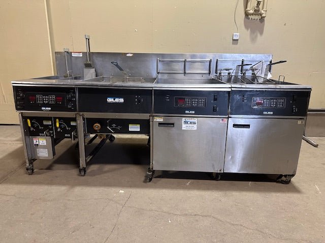 ***MECHANIC SPECIAL*** GILES HEAVY DUTY COMMERCIAL STAINLESS STEEL ELECTRIC FRYER WITH BASKETS AND SCOOP AUTOMATIC LIFT - Bargains R Ours - #collection_name#