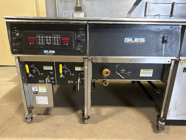 ***MECHANIC SPECIAL*** GILES HEAVY DUTY COMMERCIAL STAINLESS STEEL ELECTRIC FRYER WITH BASKETS AND SCOOP AUTOMATIC LIFT - Bargains R Ours - #collection_name#