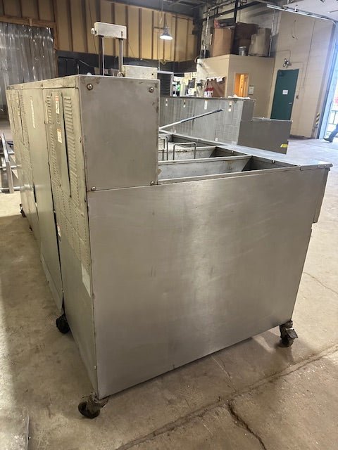 ***MECHANIC SPECIAL*** GILES HEAVY DUTY COMMERCIAL STAINLESS STEEL ELECTRIC FRYER WITH BASKETS AND SCOOP AUTOMATIC LIFT - Bargains R Ours - #collection_name#