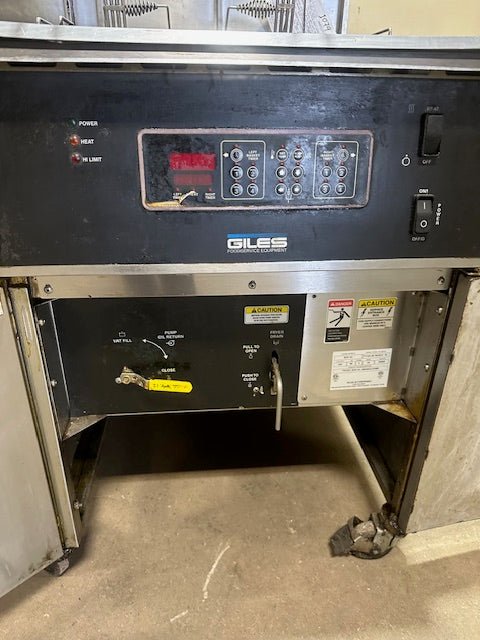 ***MECHANIC SPECIAL*** GILES HEAVY DUTY COMMERCIAL STAINLESS STEEL ELECTRIC FRYER WITH BASKETS AND SCOOP AUTOMATIC LIFT - Bargains R Ours - #collection_name#