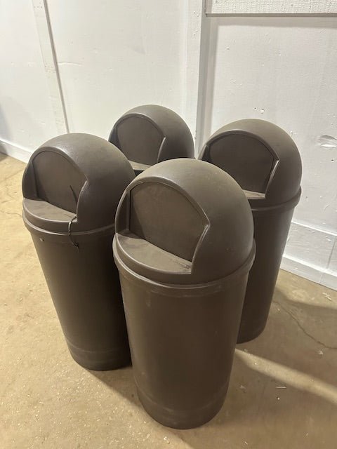 RUBBERMAID" LOT OF (4) HD DOME TOP INDOOR/OUTDOOR 15 GAL COMMERCIAL TRASH BINS - Bargains R Ours - #collection_name#