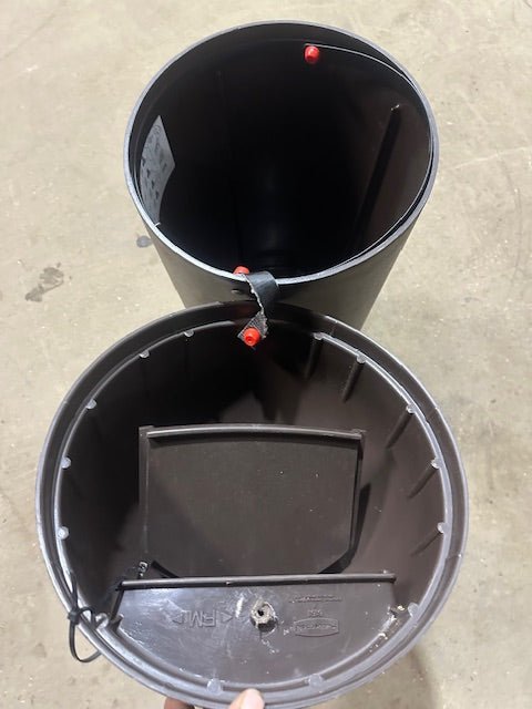 RUBBERMAID" LOT OF (4) HD DOME TOP INDOOR/OUTDOOR 15 GAL COMMERCIAL TRASH BINS - Bargains R Ours - #collection_name#