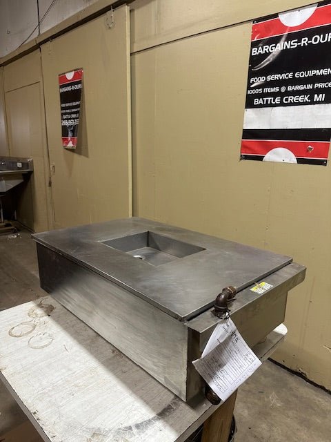 STAINLESS STEEL GREASE PAN TRAP ON CASTERS WITH LOCKABLE REMOVABLE SCREEN - Bargains R Ours - #collection_name#