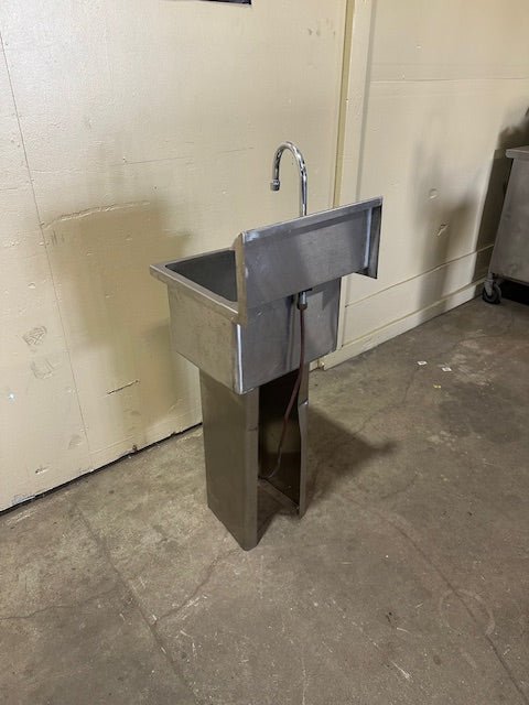 UNIVERSAL STAINLESS STEEL FREE STANDING HAND WASH SINK STATION 7" TALL BACK SPLASH GUARD 12"TALL GOOSE NECK FAUCET - Bargains R Ours - #collection_name#