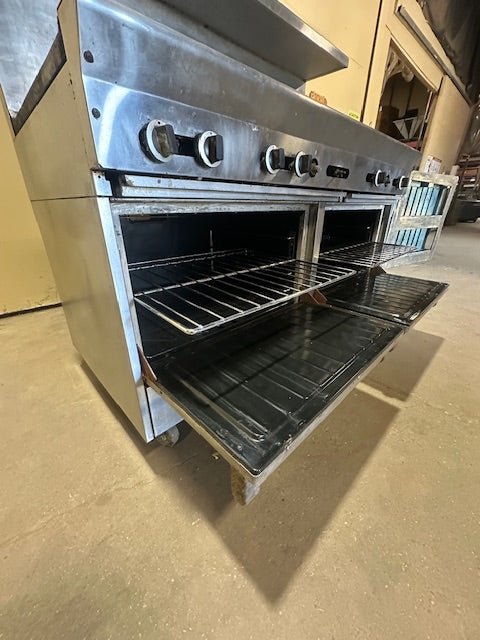 US RANGE HEAVY DUTY COMMERCIAL STAINLESS STEEL 4 BURNER STOVE WITH GRIDDLE PLUS BOTTOM STANDARD OVEN BASE WITH BACK SPLASH GUARD WITH TOP SHELF OPEN TOP - Bargains R Ours - #collection_name#