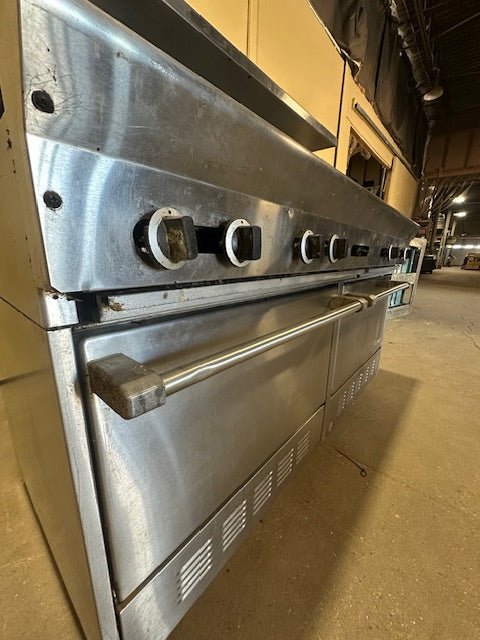 US RANGE HEAVY DUTY COMMERCIAL STAINLESS STEEL 4 BURNER STOVE WITH GRIDDLE PLUS BOTTOM STANDARD OVEN BASE WITH BACK SPLASH GUARD WITH TOP SHELF OPEN TOP - Bargains R Ours - #collection_name#