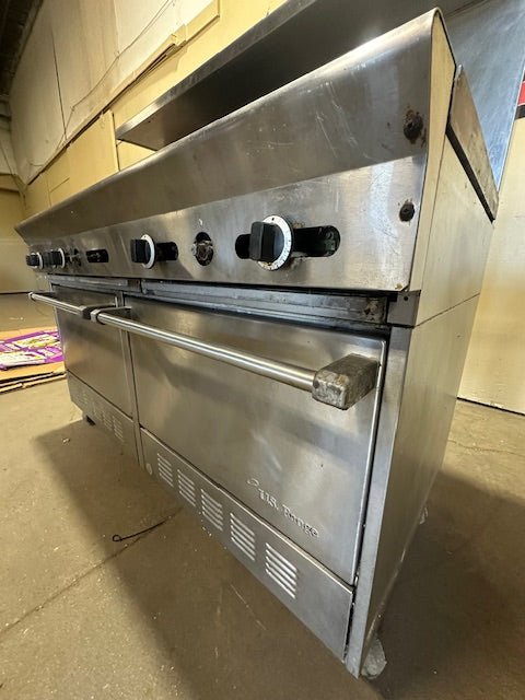 US RANGE HEAVY DUTY COMMERCIAL STAINLESS STEEL 4 BURNER STOVE WITH GRIDDLE PLUS BOTTOM STANDARD OVEN BASE WITH BACK SPLASH GUARD WITH TOP SHELF OPEN TOP - Bargains R Ours - #collection_name#