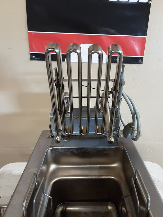 "WELLS" F49 COUNTERTOP TWIN BASKET ELECTRIC FRYER - Bargains R Ours - #collection_name#